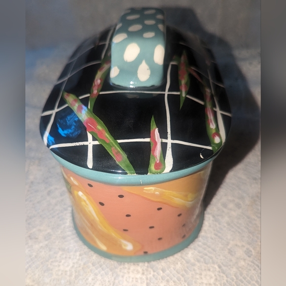 Droll Design poucher bowl vegetable details. - Picture 4 of 10